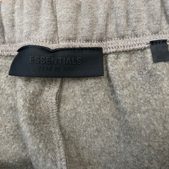AUTHENTIC Fear of God ESSENTIALS Crest Essential Sweatpants Sz M - SOLD OUT - - Picture 7 of 13